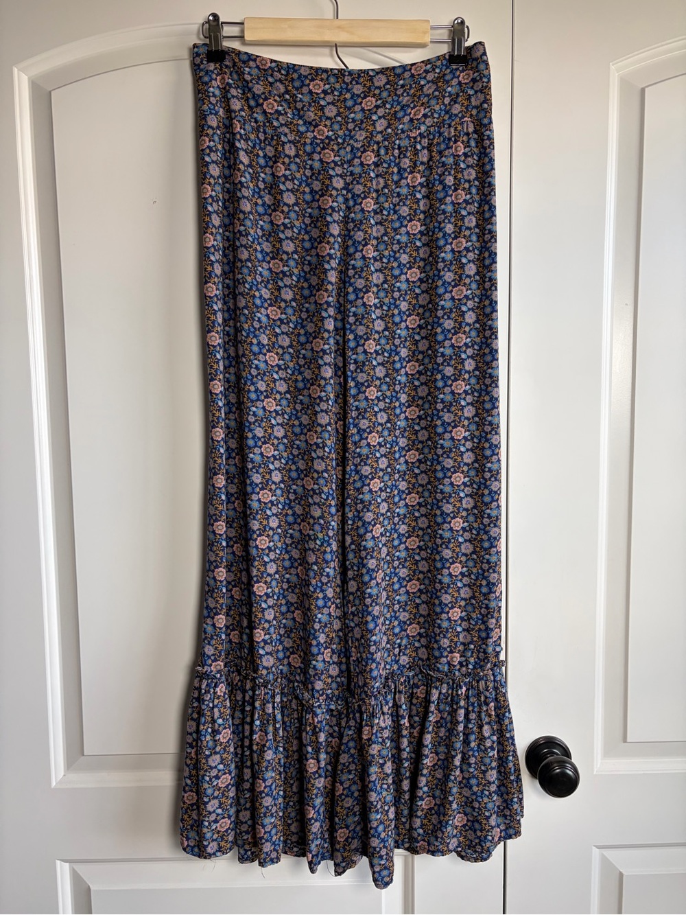 Natural Life Floral Wide Leg Pants With Ruffle Bottom Blue Medium - Picture 2 of 10